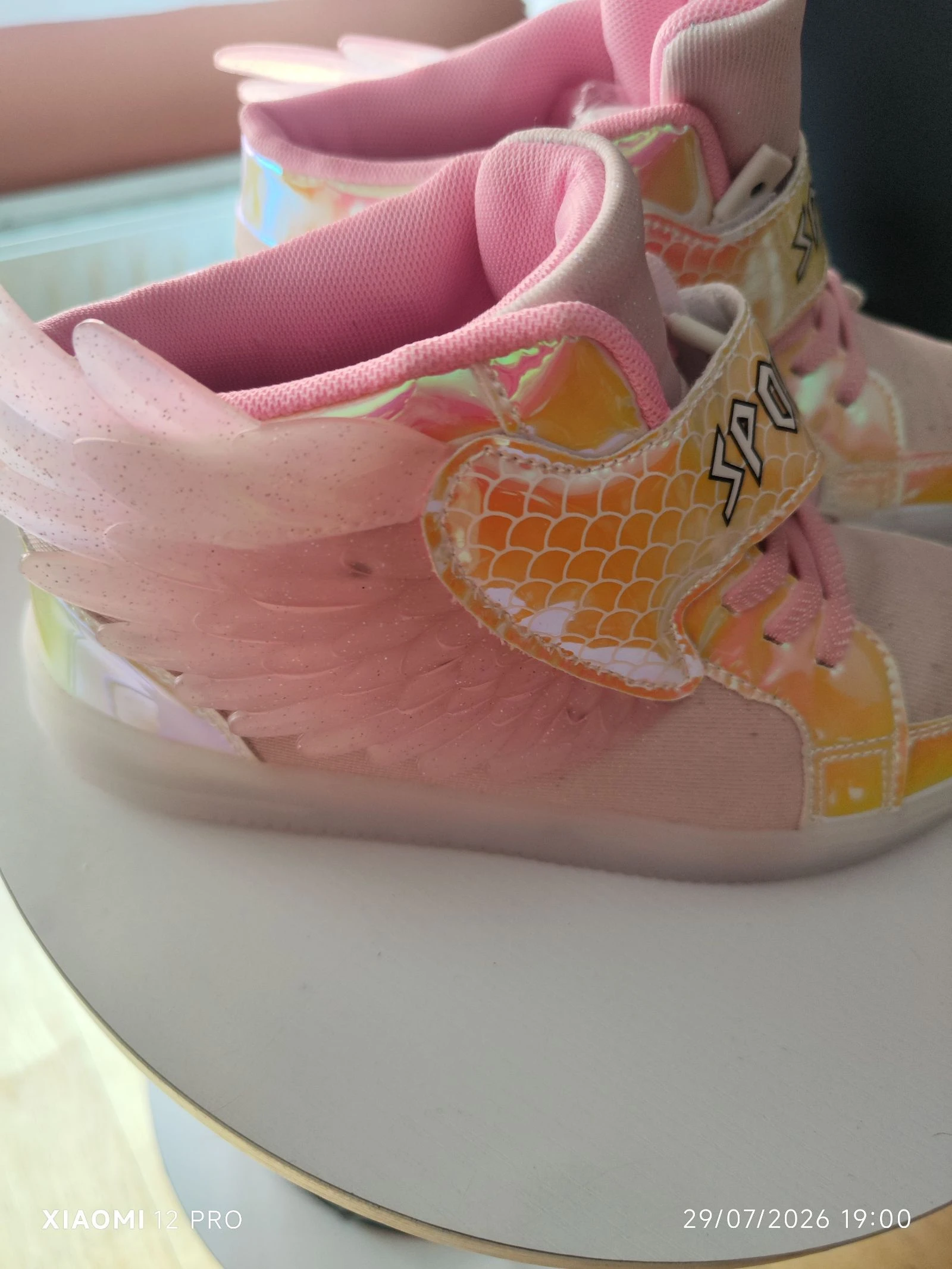 High-top sneakers with LED lights and wings (New) – Size 37 – photo 4